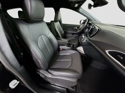 New 2026 Chrysler Voyager LX image 28