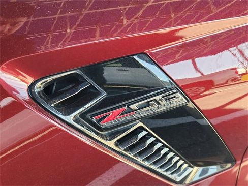 Used 2016 Chevrolet Corvette Z06 w/ 3LZ Preferred Equipment Group image 8