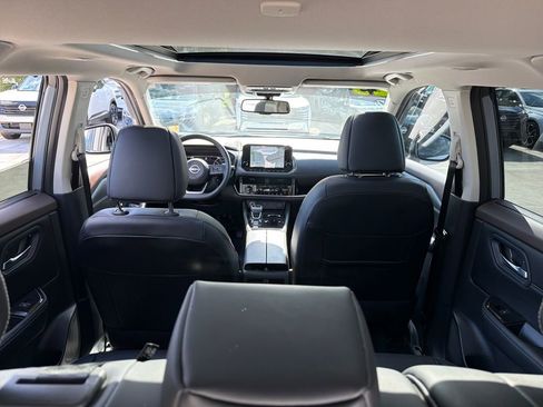 Used 2023 Nissan Rogue SL w/ SL Premium Package image 35