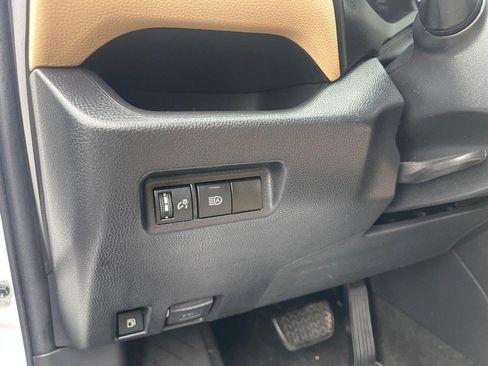 Used 2021 Toyota RAV4 LE AWD/4WD image 16