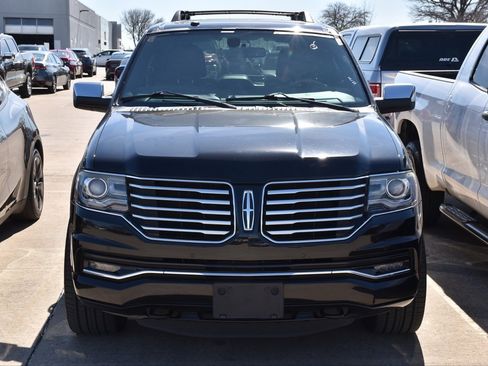 Used 2017 Lincoln Navigator Select image 3