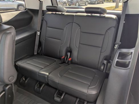 Certified 2023 GMC Acadia SLT w/ Preferred Package image 19