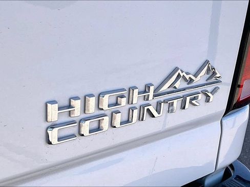 Used 2025 Chevrolet Silverado 2500 High Country w/ High Country Premium Package AWD/4WD image 25