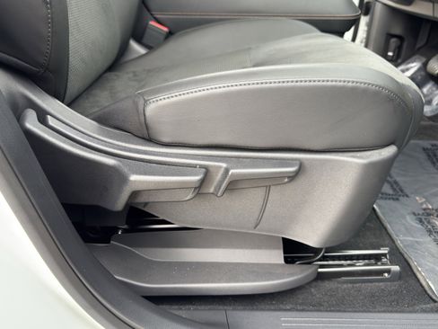 Used 2025 Nissan Ariya FWD image 60