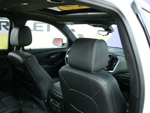 Used 2023 Chevrolet Traverse RS w/ LPO, Floor Liner Package AWD/4WD image 10