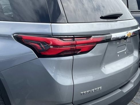 Used 2023 Chevrolet Traverse LT FWD image 10