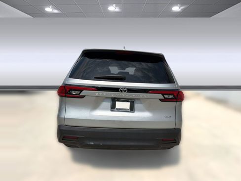 Used 2024 Toyota Grand Highlander FWD image 10