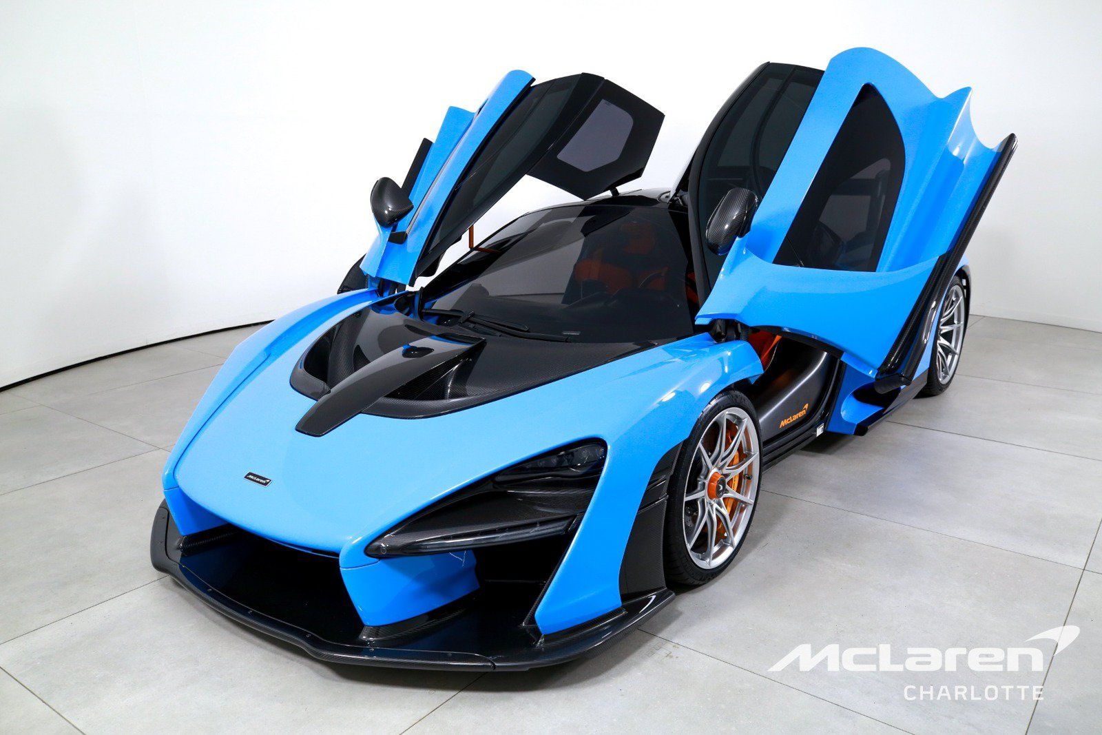 Used 2019 McLaren Senna RWD image 5