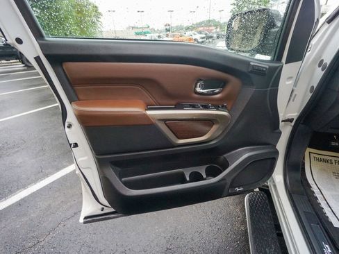 Used 2021 Nissan Titan Platinum Reserve w/ Moonroof Package image 17