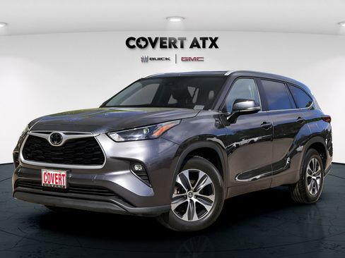 Used 2023 Toyota Highlander XLE image 1