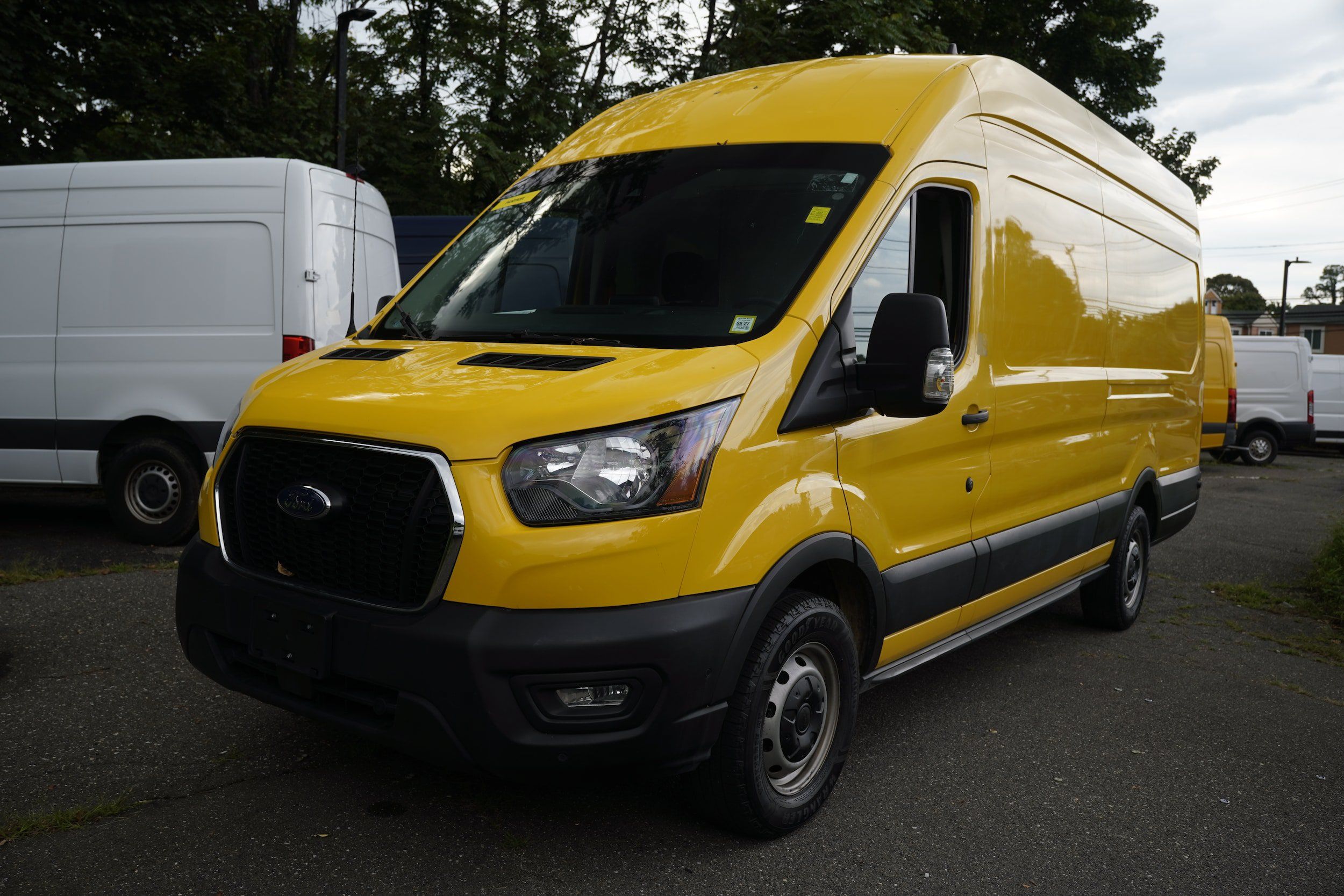 Used 2021 Ford Transit 250 148 High Roof Extended w/ Parcel Delivery Package RWD image 2