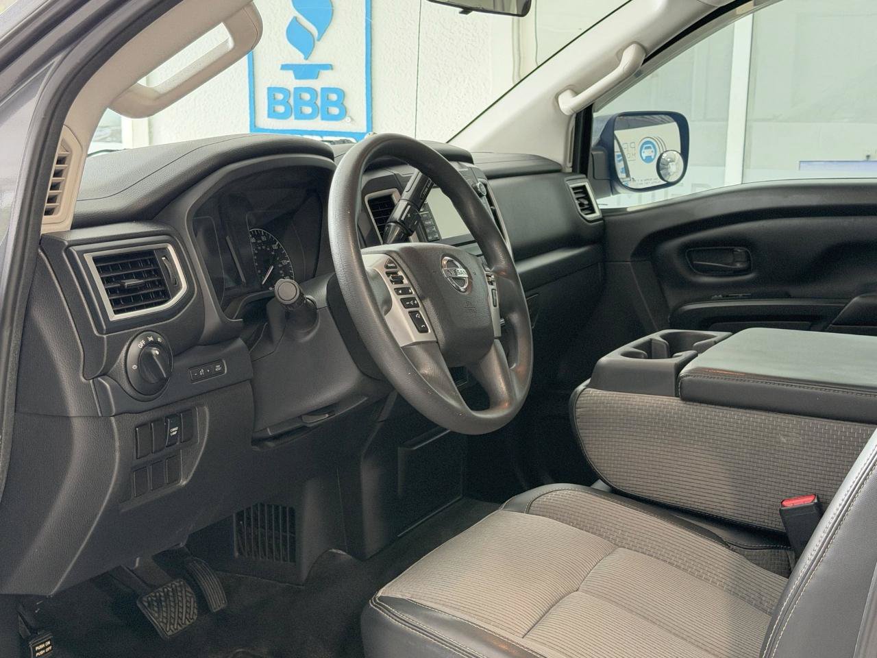 Used 2017 Nissan Titan S RWD image 9