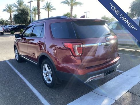 Used 2017 Ford Explorer XLT w/ Equipment Group 202A AWD/4WD image 2