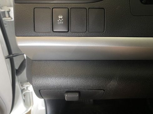 Used 2017 Toyota Camry SE w/ Moonroof Package FWD image 32