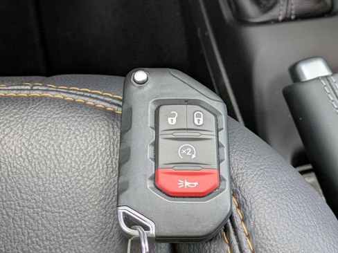 Used 2025 Jeep Wrangler Unlimited Sahara AWD/4WD image 25