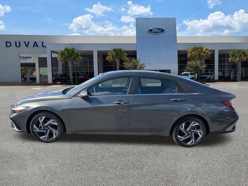 Used 2025 Hyundai Elantra Limited FWD image 7