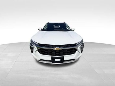 Certified 2026 Chevrolet Trax LT w/ LT Convenience Package FWD image 3