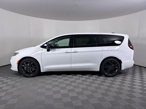 New 2026 Chrysler Pacifica Select FWD image 16
