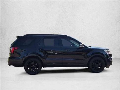 Used 2017 Ford Explorer Sport w/ Equipment Group 401A AWD/4WD image 4