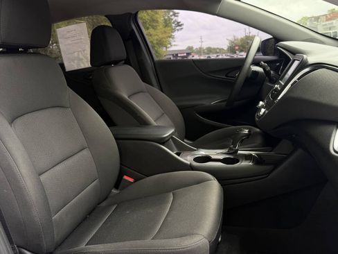 Used 2018 Chevrolet Malibu LT FWD image 12