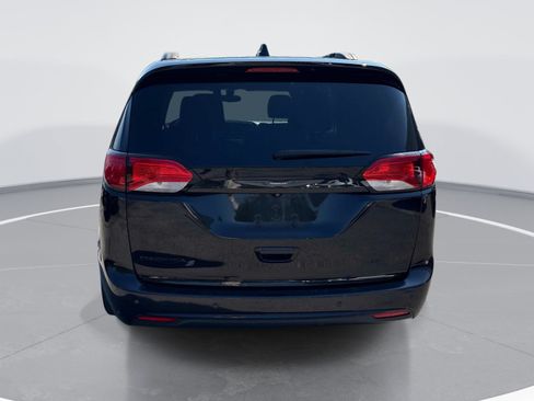Used 2018 Chrysler Pacifica Touring-L w/ Premium Audio Group FWD image 7