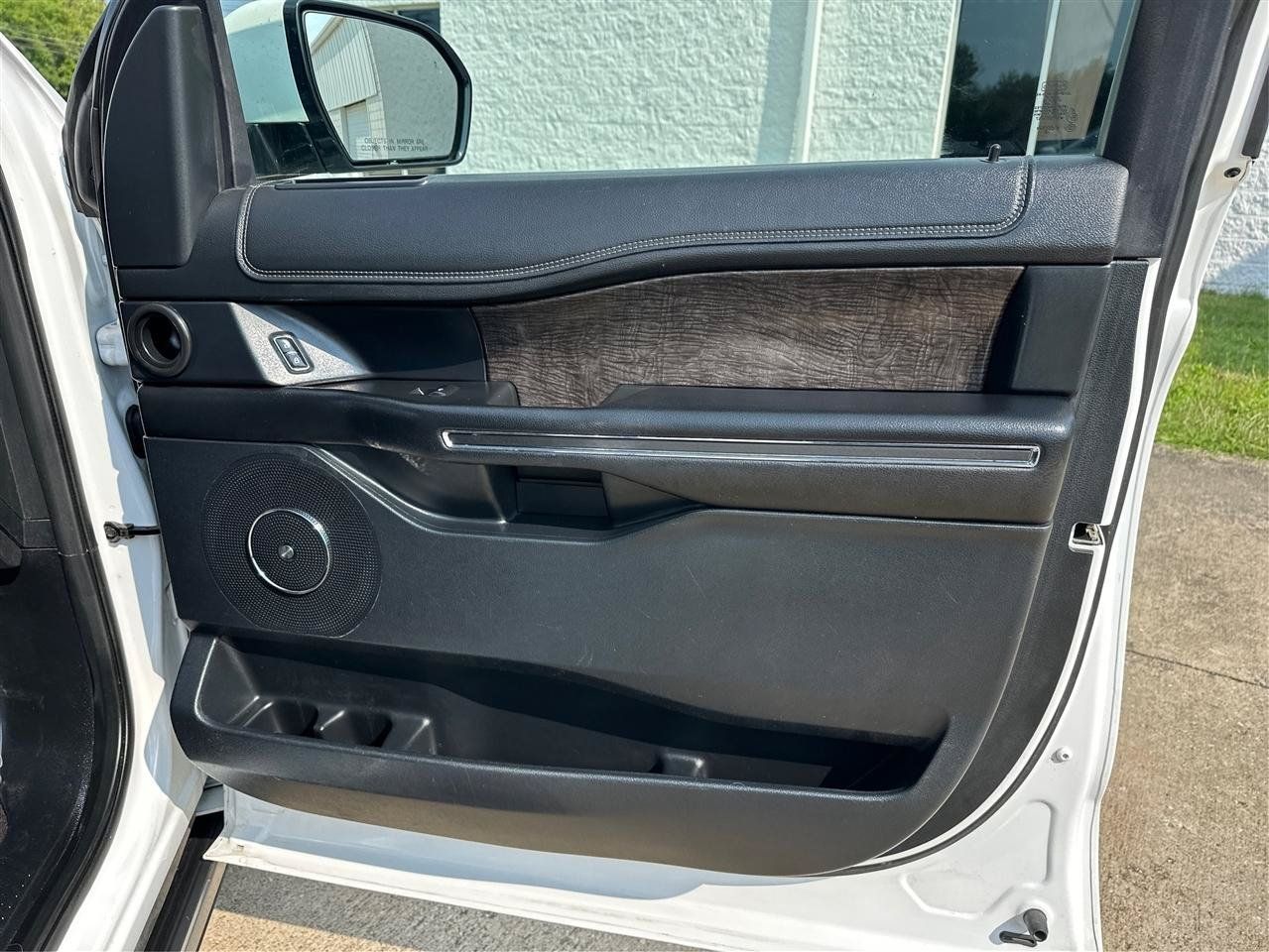 Used 2020 Ford Expedition Limited AWD/4WD image 23