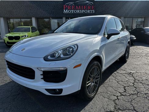 Used 2018 Porsche Cayenne Platinum Edition w/ Premium Package image 2