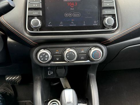 Used 2021 Nissan Versa SR image 19