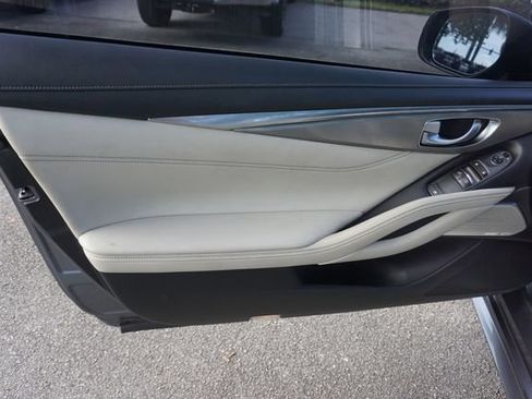 Used 2017 INFINITI Q60 3.0t w/ Cargo Package RWD image 30