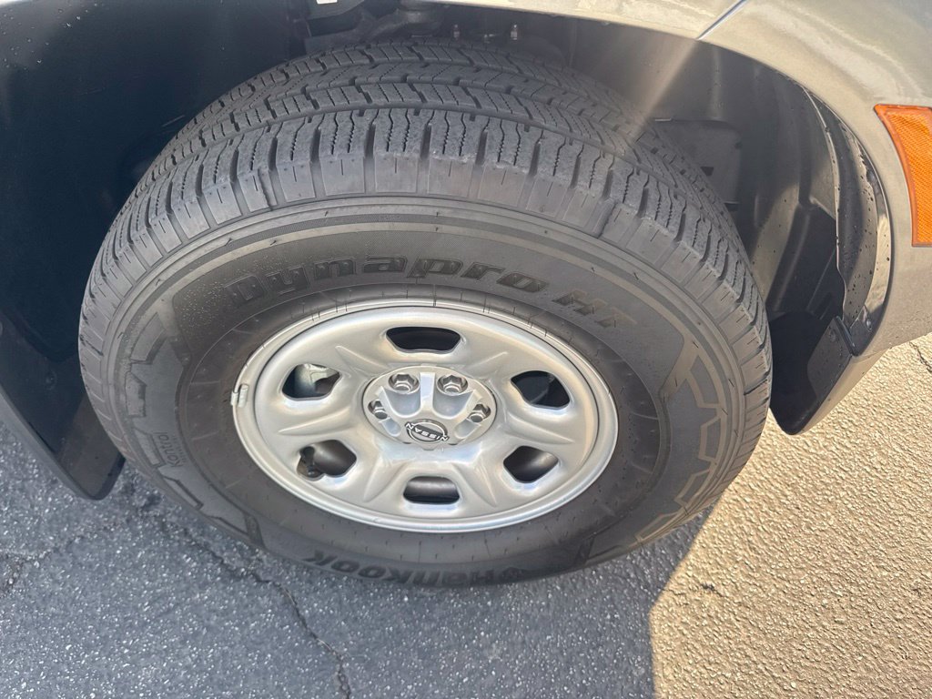 Used 2025 Nissan Frontier S RWD image 7