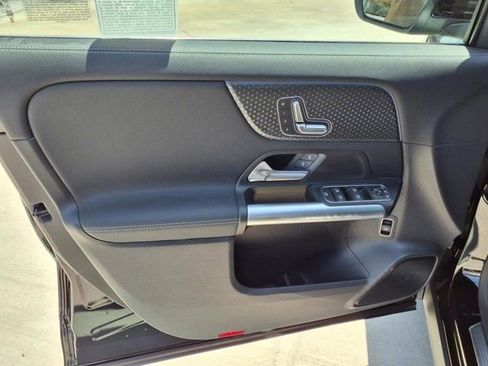 Used 2025 Mercedes-Benz GLA 250 image 12