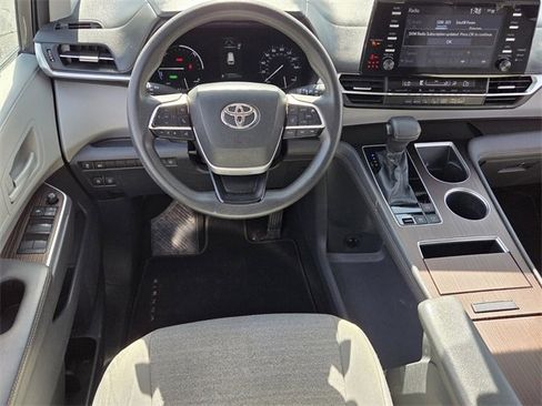 Used 2021 Toyota Sienna LE image 11