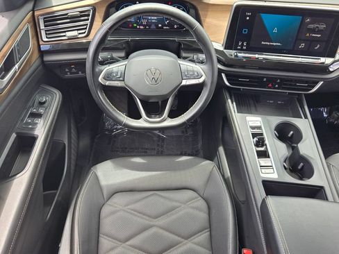 Certified 2025 Volkswagen Atlas SE FWD image 16