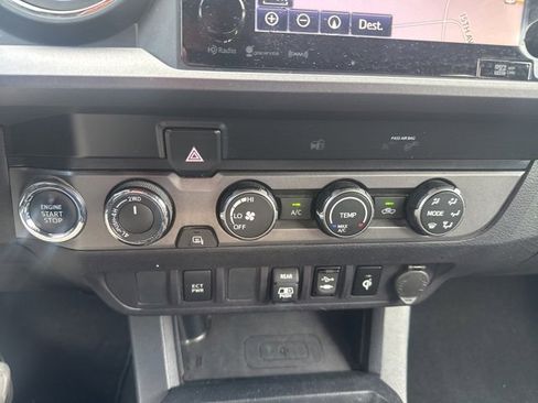 Used 2019 Toyota Tacoma TRD Sport image 10