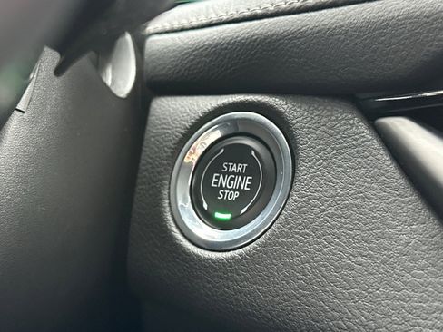 Used 2024 Cadillac XT4 Premium Luxury image 35