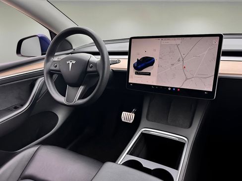 Used 2023 Tesla Model Y Performance AWD/4WD image 9