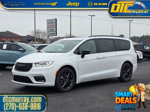 New 2026 Chrysler Pacifica Limited w/ S Appearance Package image 3