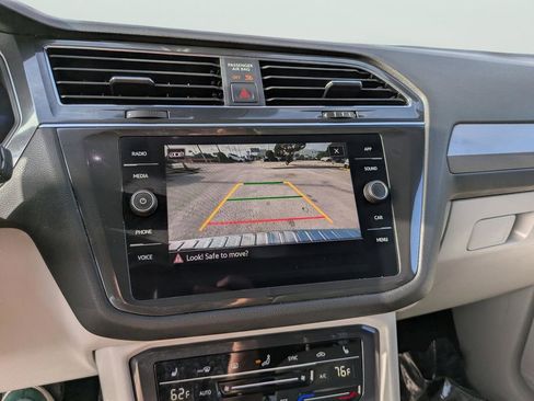 Used 2023 Volkswagen Tiguan SE w/ Panoramic Sunroof Package FWD image 20