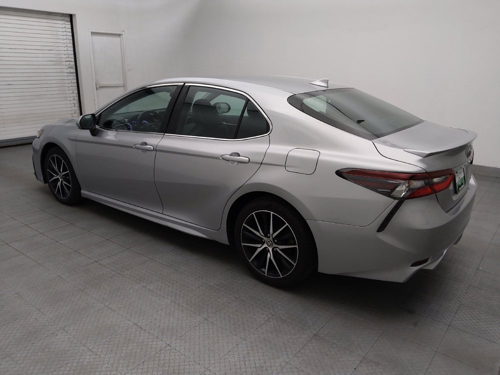 Used 2023 Toyota Camry SE FWD image 3