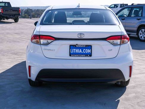 Used 2025 Toyota Corolla LE FWD image 5