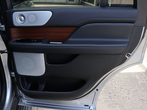 Used 2020 Lincoln Navigator Reserve w/ Luxury Package image 59