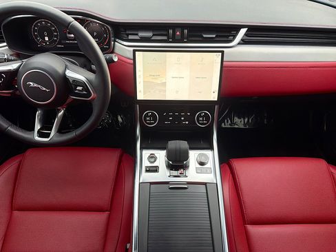 Used 2024 Jaguar XF R-Dynamic SE image 19