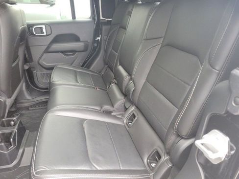 Used 2021 Jeep Gladiator Overland image 9