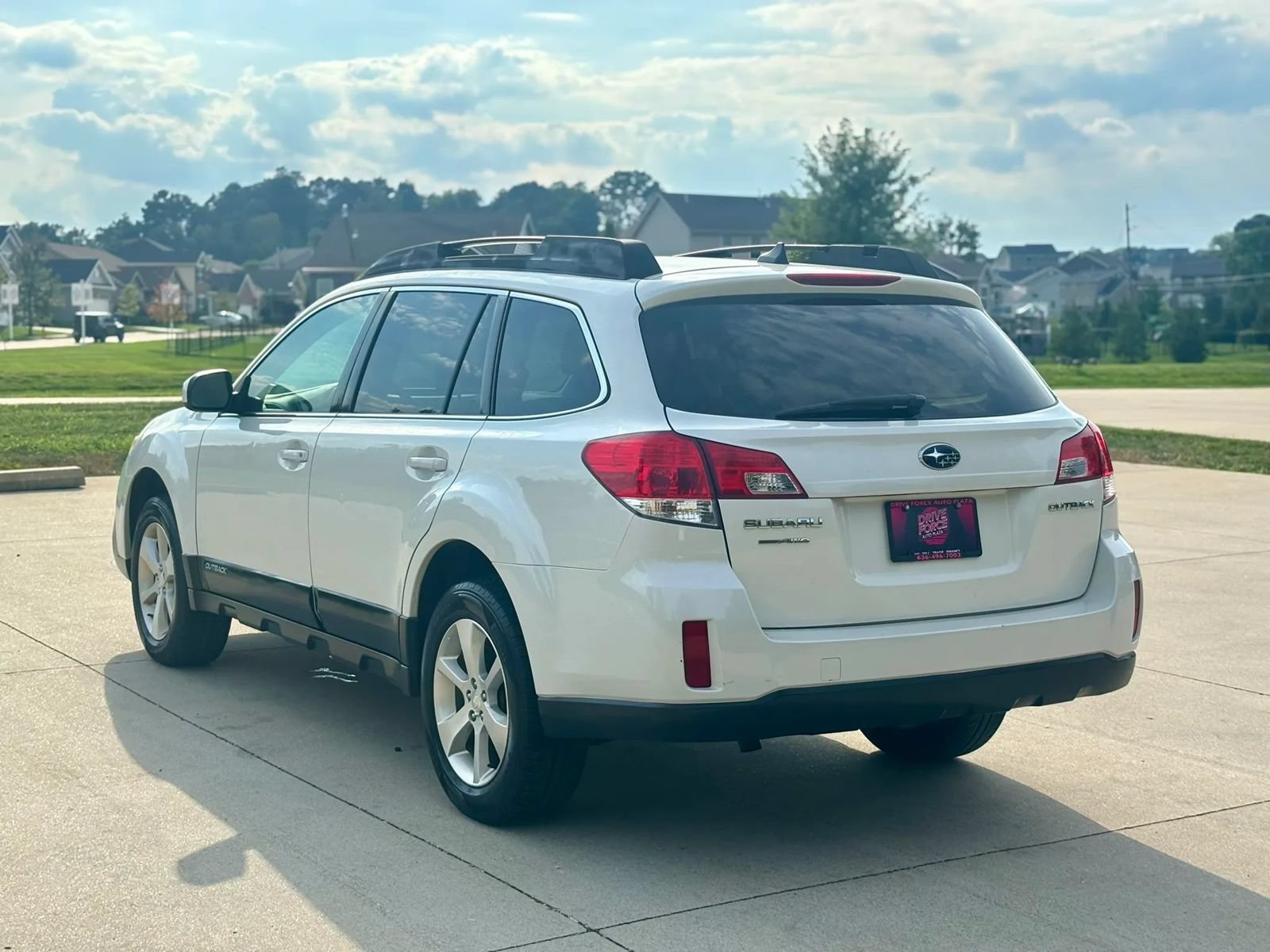 Used 2013 Subaru Outback 2.5i Limited AWD/4WD image 8