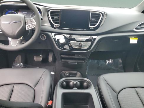 New 2026 Chrysler Voyager LX FWD image 12