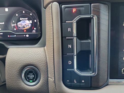 Used 2023 GMC Yukon Denali w/ Advanced Technology Package AWD/4WD image 33
