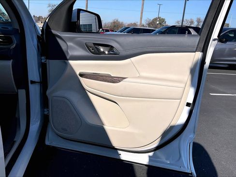 Used 2022 GMC Acadia Denali w/ Denali Ultimate Package image 27