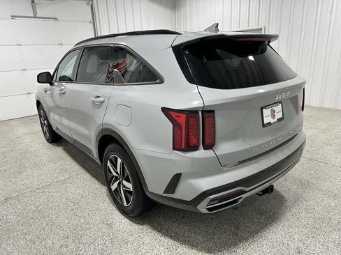 Used 2022 Kia Sorento EX image 8