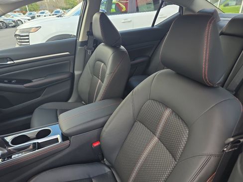 Used 2025 Nissan Altima 2.5 SR image 11