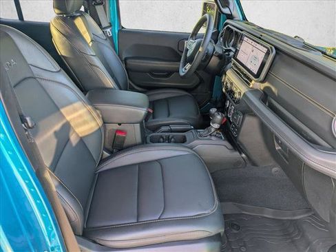 Used 2024 Jeep Wrangler Unlimited Sahara w/ Technology Group AWD/4WD image 21